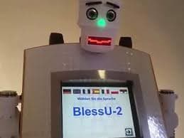 "Que Dios te bendiga", dice el robot
