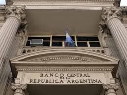 En febrero disminuyó el déficit financiero