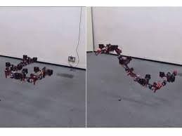 Un robot volador con forma de dragón