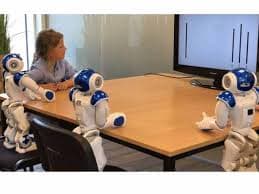 Los niños concuerdan con los robots