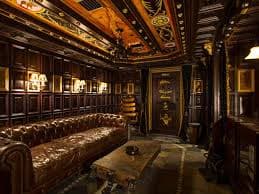 Millonarios fortifican sus casas