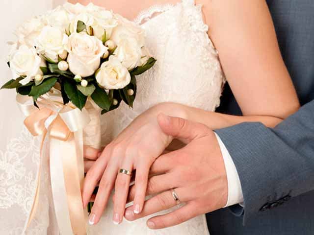 Manos perfectas para el anillo