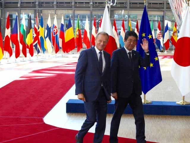 Europa y Japón: autos por quesos