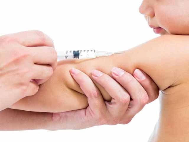 Encuentran relación entre populismo y desconfianza en las vacunas