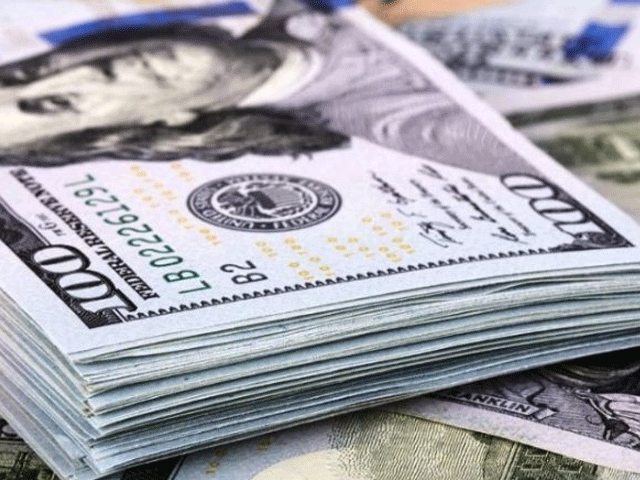 La economía navega la transición política local