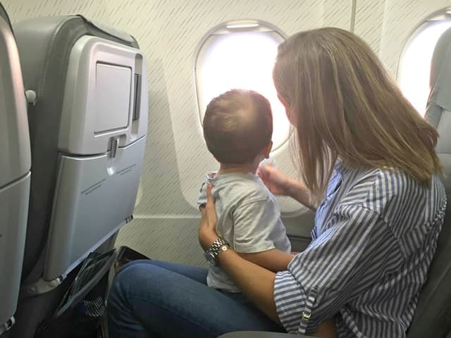 Cómo viajan en avión las familias argentinas