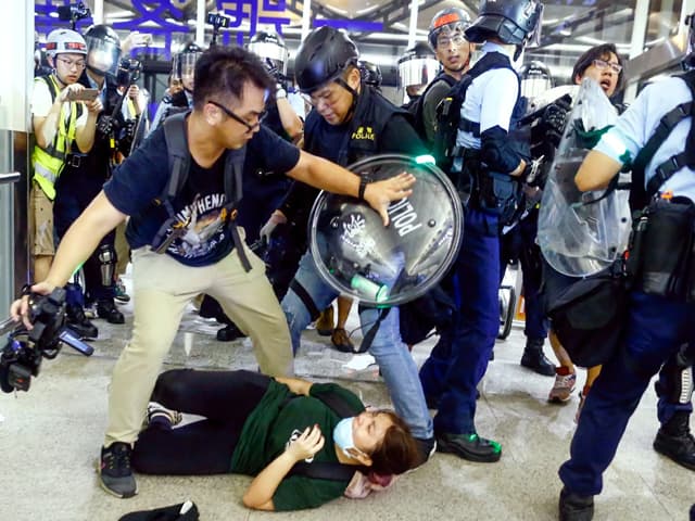 Las protestas amenazan el futuro financiero de Hong Kong