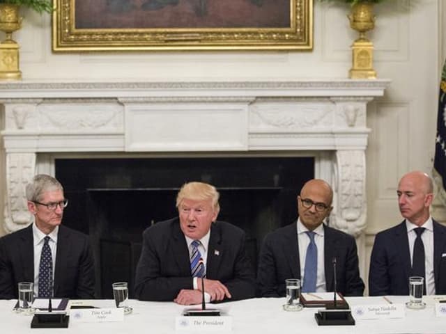 La animosidad entre Bezos y Trump se convierte en pelea legal