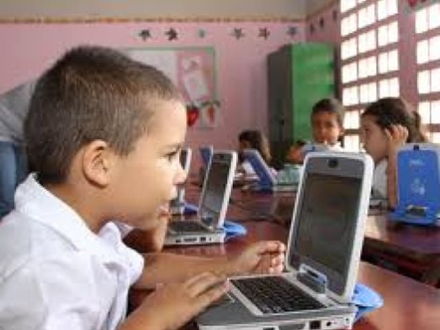 Enseñanza obligatoria de programación y robótica