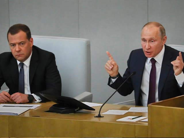 Renuncia el gobierno ruso en pleno