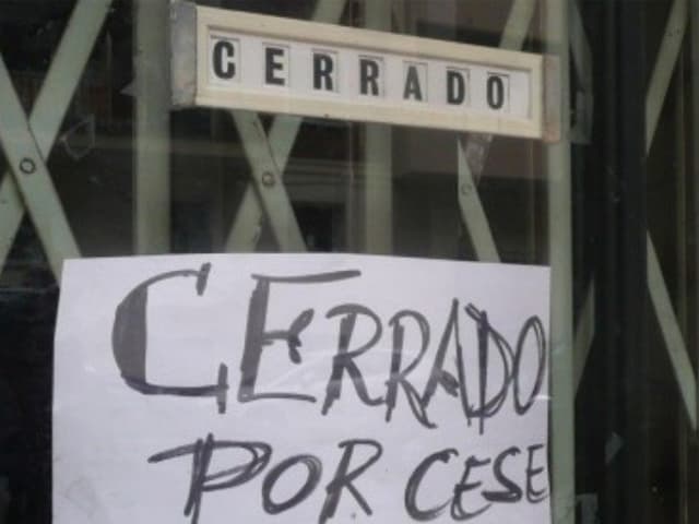 La economía se detiene pero las cuentas siguen llegando