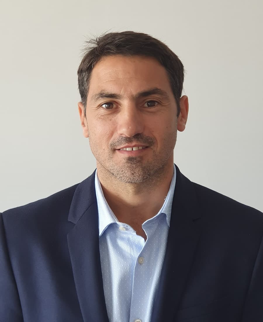 Delta designa director