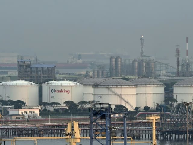 La industria petrolera, contagiada, busca cómo curarse