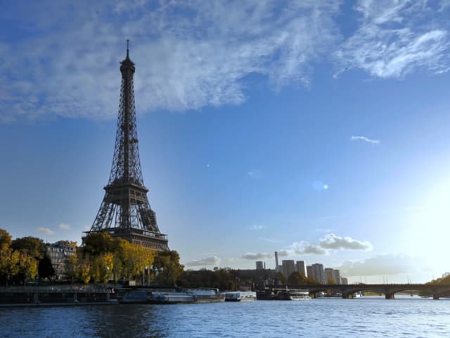 Reabrió la Torre Eiffel en París