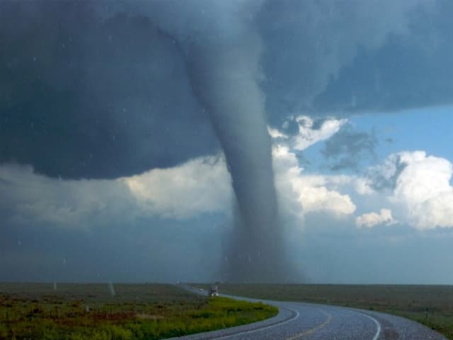 Los peligros físicos y los impactos socioeconómicos