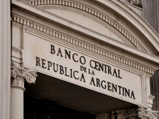 El Central se queda con la mitad de los préstamos