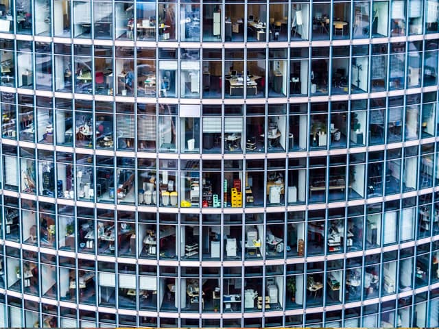 En oficinas, baja vacancia y precio más alto en dólar