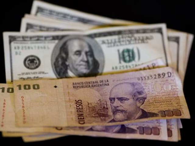 El peso pasó hoy a valer 0,013 centavos de dólar