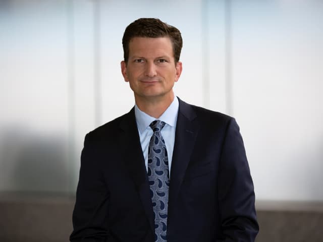 KPMG reeligió a William B. Thomas como su Presidente y CEO Global
