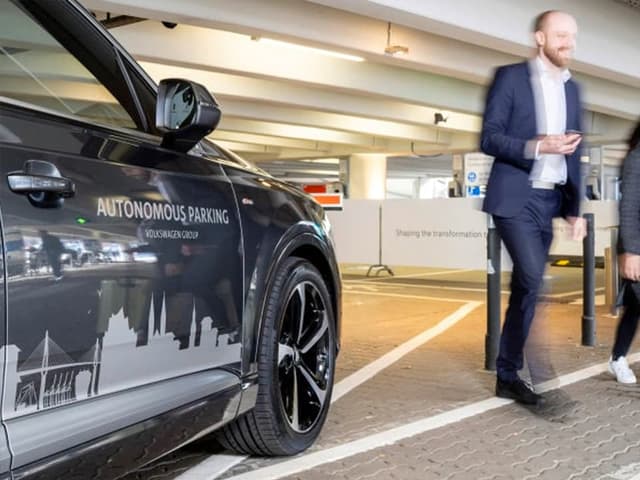 Estacionar sin conductor en  el aeropuerto de Stuttgart