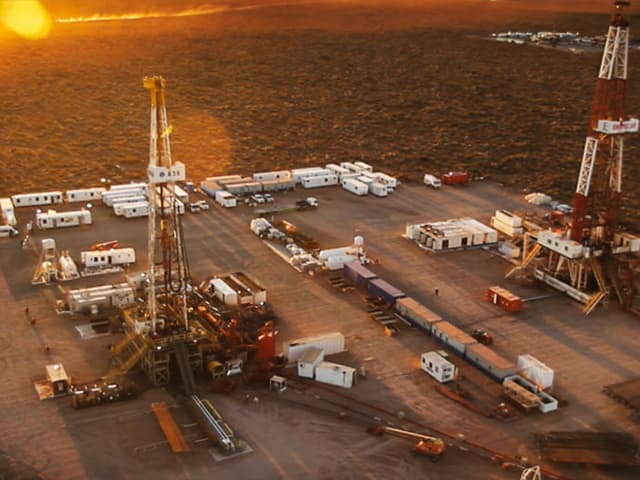 Exxonmobil, contra la corriente, se aferra al petróleo