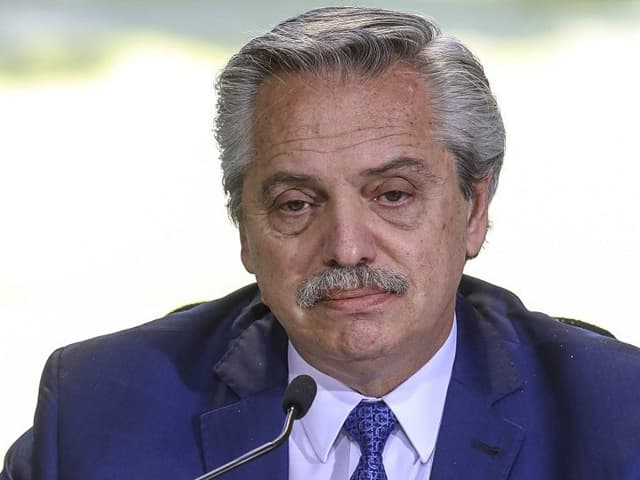 Rectificación en el rumbo político