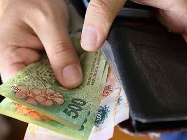 Argentina tiene los salarios en dólares más bajos de la región