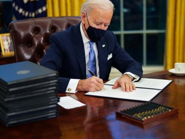 Biden busca iniciar la revolución de la energía limpia