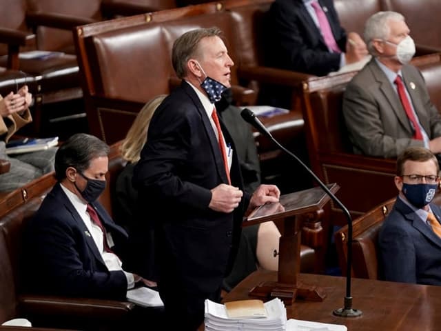 Castigo financiero para senadores republicanos