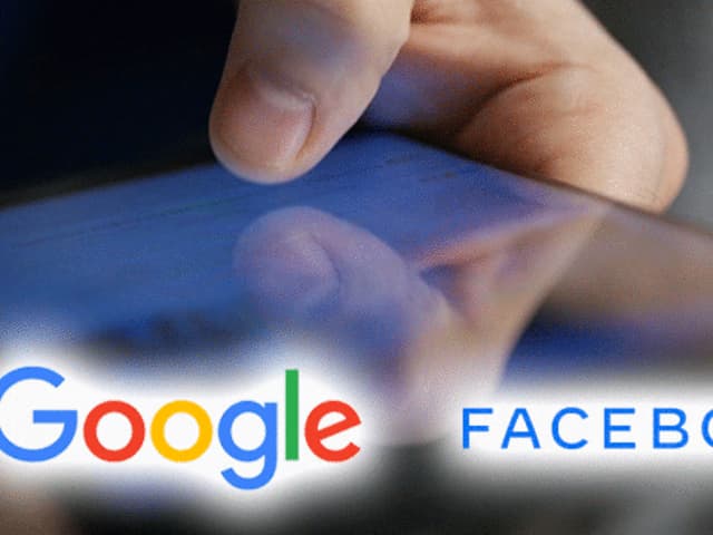 Australia: Google cede, Facebook no