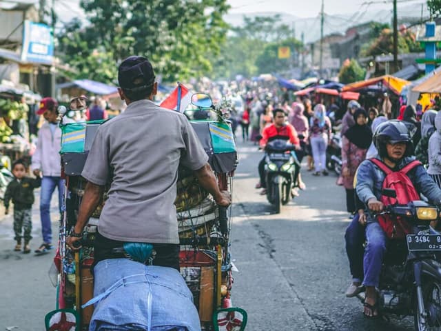 Indonesia vacuna primero a los jóvenes para priorizar la economía