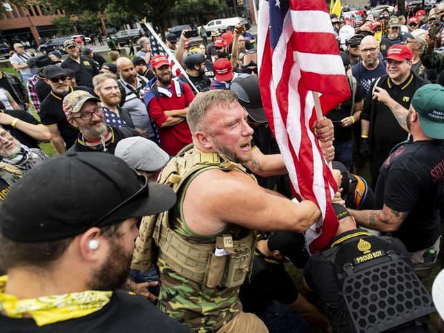 Canada declara terroristas a los Proud Boys