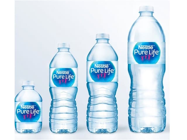 Nestlé contempla la venta del negocio del agua