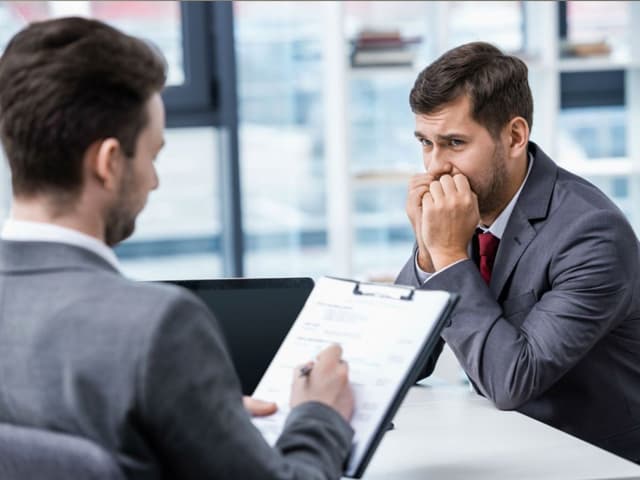 Lo que no debemos hacer nunca  en una entrevista de trabajo