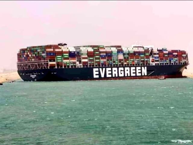 Suez, vía de enlace pero  también cuello de botella