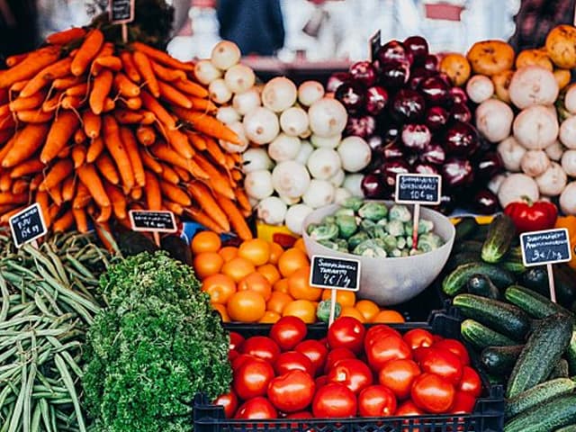 Presiones sobre bebidas y alimentos no ceden