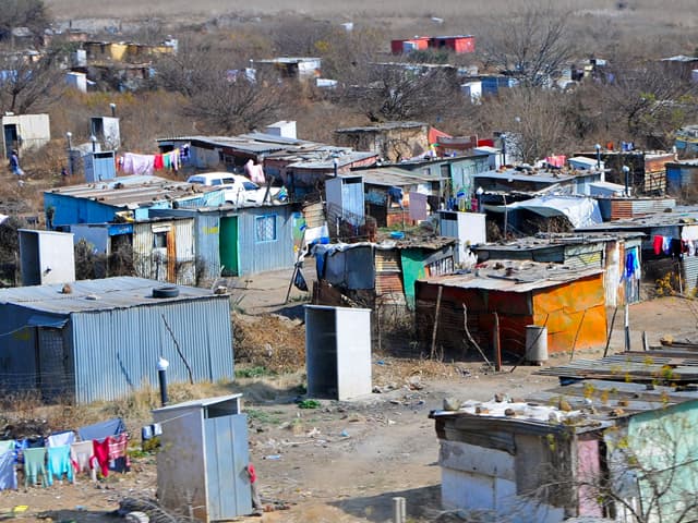 En el actual escenario, la  pobreza seguirá en aumento