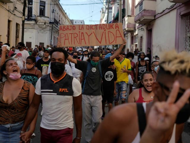 “¡Abajo la dictadura!” gritó el pueblo cubano