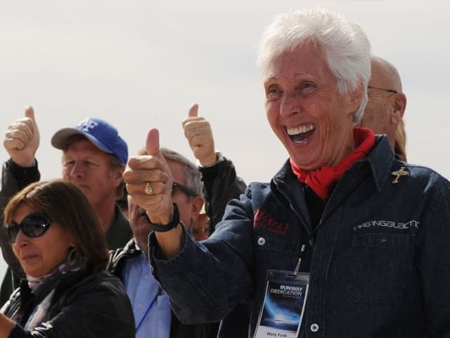 Con 82 años y al espacio