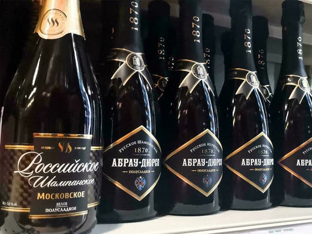 Champagne ruso y espumante francés