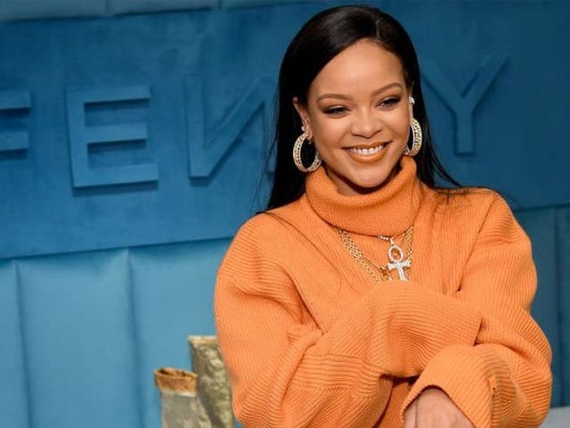 Rihanna, la cantante pop, oficialmente multimillonaria