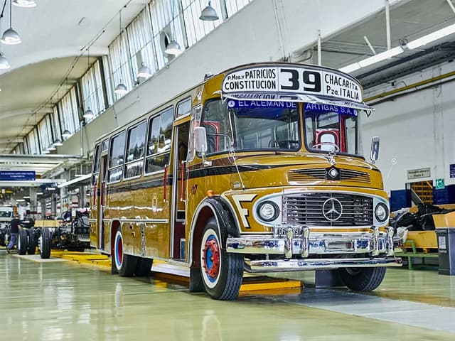 Mercedes-Benz celebra 70 años de presencia en Argentina