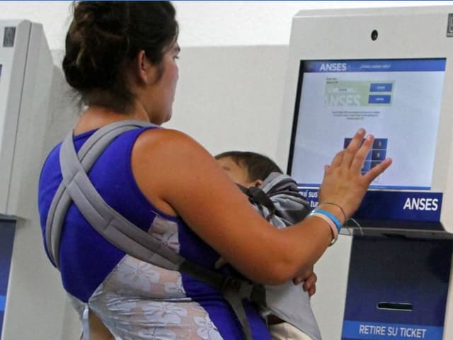 Mayor gasto en transferencias y menos en bienes públicos