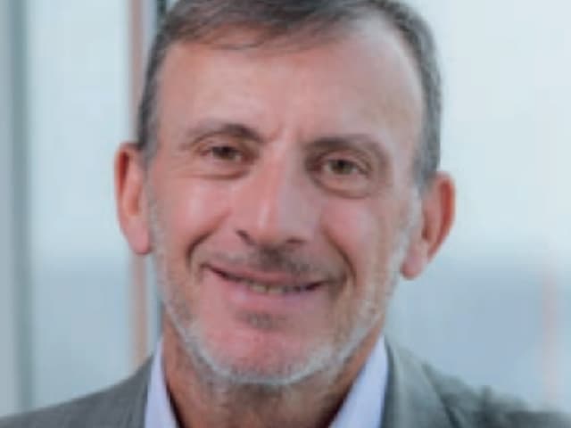 En consultoría, modelos híbridos y líderes cercanos