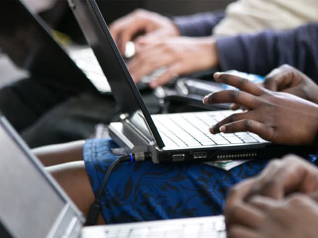 Más empleo humano con las tecnologías digitales