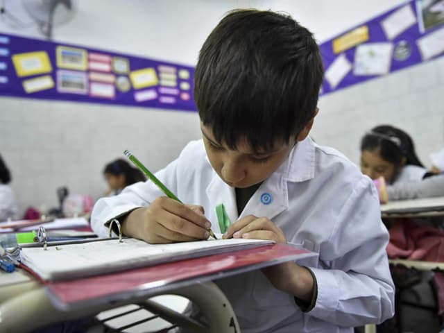 Solo 5% de la inversión en educación es aporte nacional