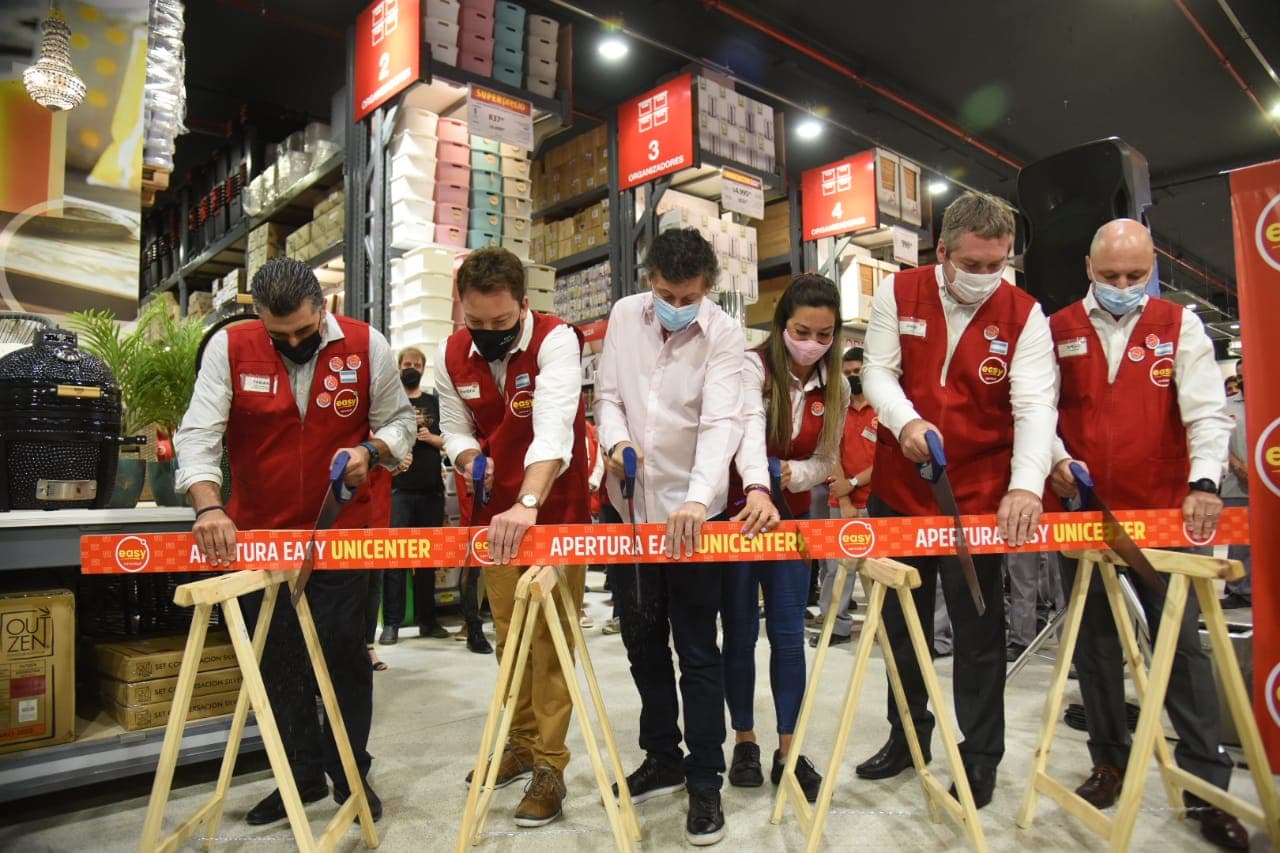 Easy celebró la apertura de su nuevo local  en Unicenter