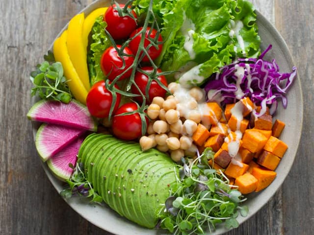 Dieta saludable: veganos, omnívoros y vegetarianos