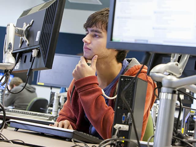 La mitad de los argentinos es atraída por las carreras TIC