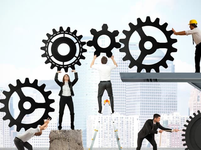 Empleo y salarios formales: señales de estancamiento en el primer año del gobierno de Milei